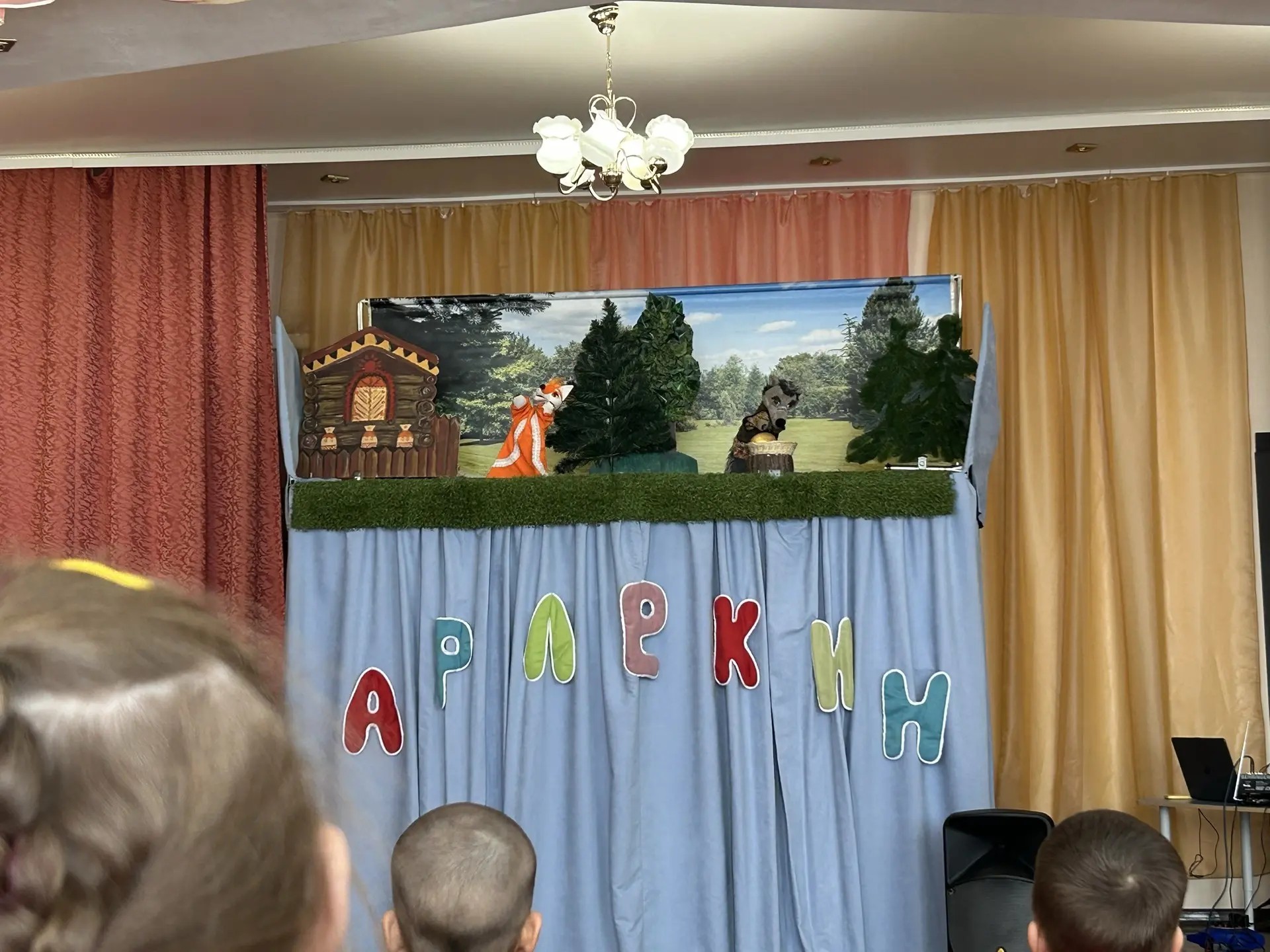 🎭 🗓️15 июля в детском саду «Золотая рыбка» был особенный день — в гости заглянул кукольный театр «
