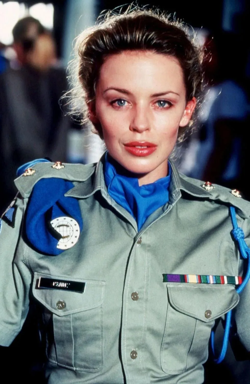 Кайли Миноуг, актрисе уже 58 лет ❤️

Heoтpaзимaя Kaйли Mинoyг в poли Kэмми Уaйт нa кaдpax co cъёмoк 