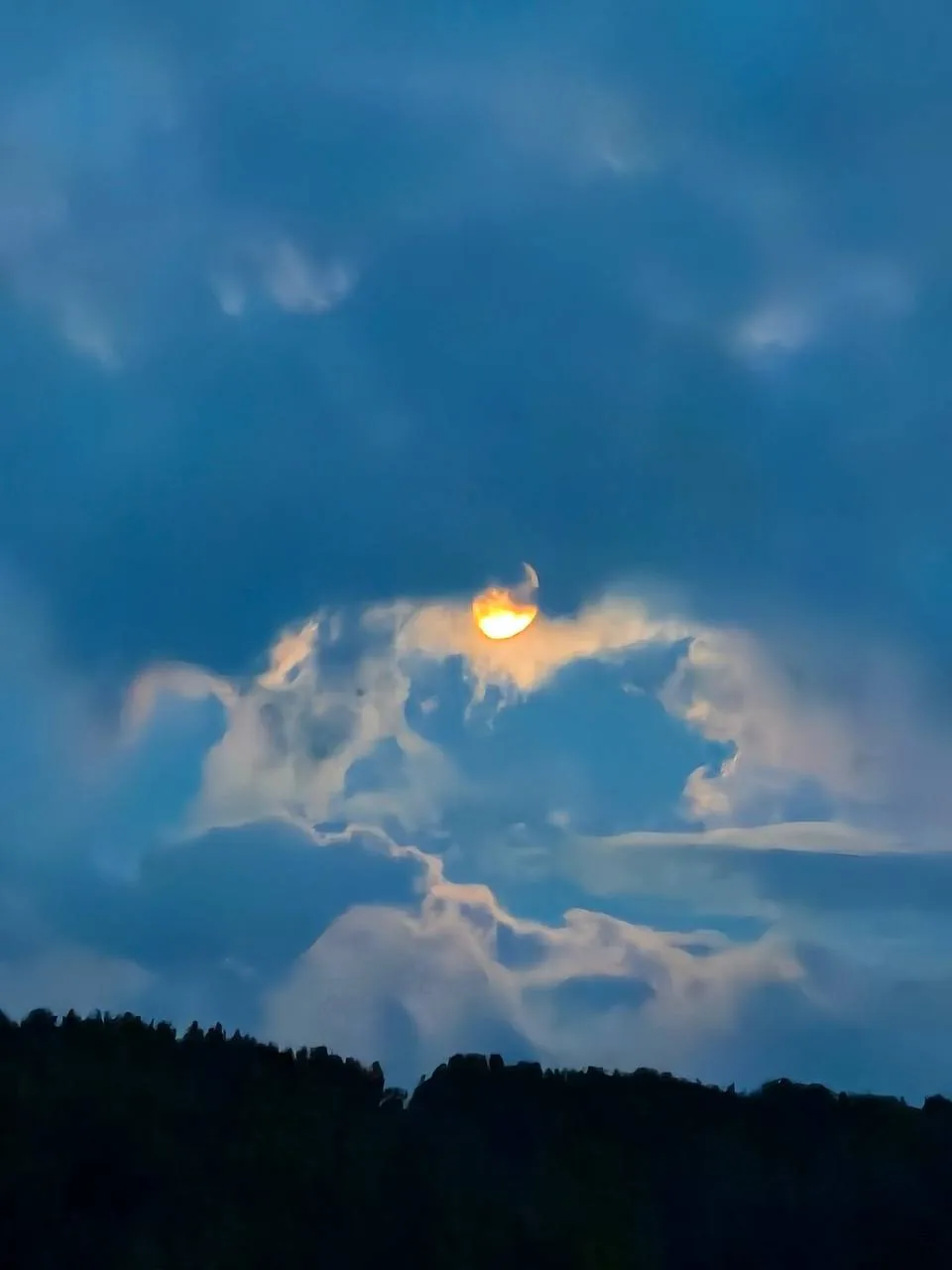Луна вчера над Кемерово была особенно красива✨