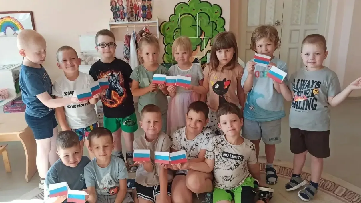22 августа - день Государственного флага России!  #Звездочки познакомились с историей п...