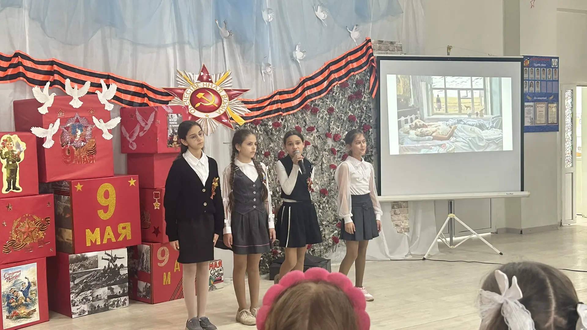 Сегодня в стенах нашей школы прогремел концерт, посвященный Дню Победы.