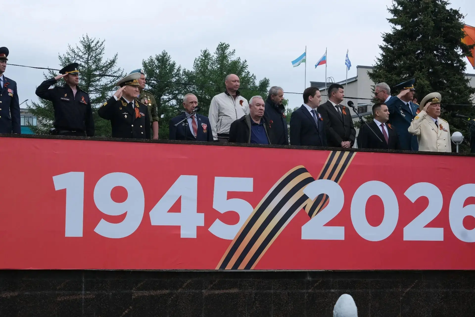 Одной из самых значимых частей сегодняшнего праздника стали торжественное шествие и выставка техники