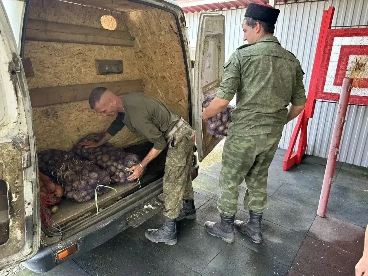 🇷🇺 Своих не бросаем: более тонны помощи отправилось защитникам неба!  Казаки Калининского станичного