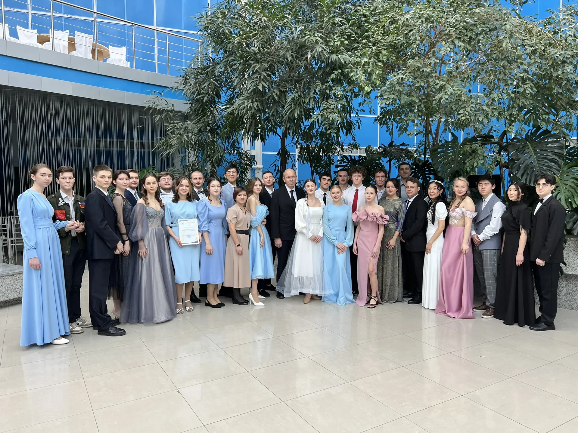 🎭 Бал, достойный королей и королев студенчества! 🎭  Сегодня наши студенты окунулись в атмосферу наст