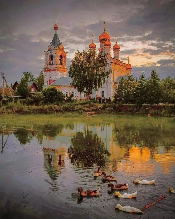 Слава Богу! За всё слава Богу! От этих чудных, святых слов отступают мрачные мысли, тяг...