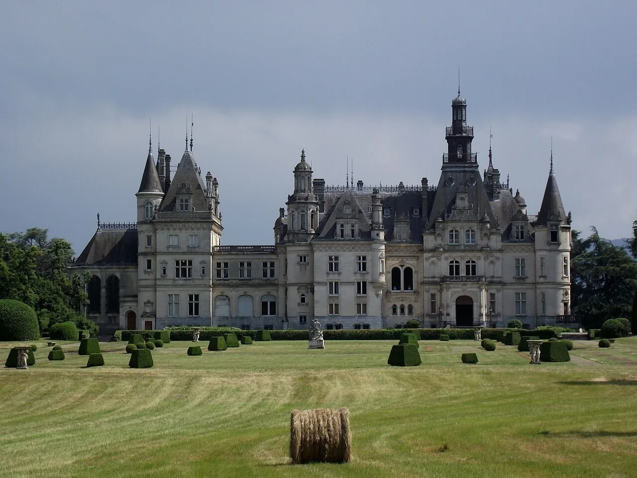 Шато де Вальмиранд (Château de Valmirande), Монрежо, Франция