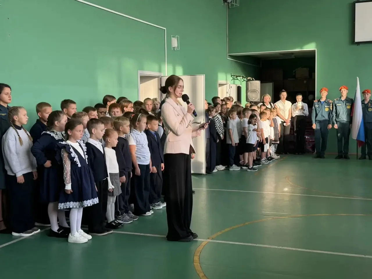 🇷🇺✨ Понедельник начинается с главного — с торжественной церемонии поднятия Государств...