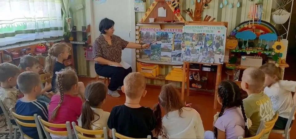 В старшей логопедической группе √12 "Радуга" прошло занятие "Макеевка-моя малая Родина"...
