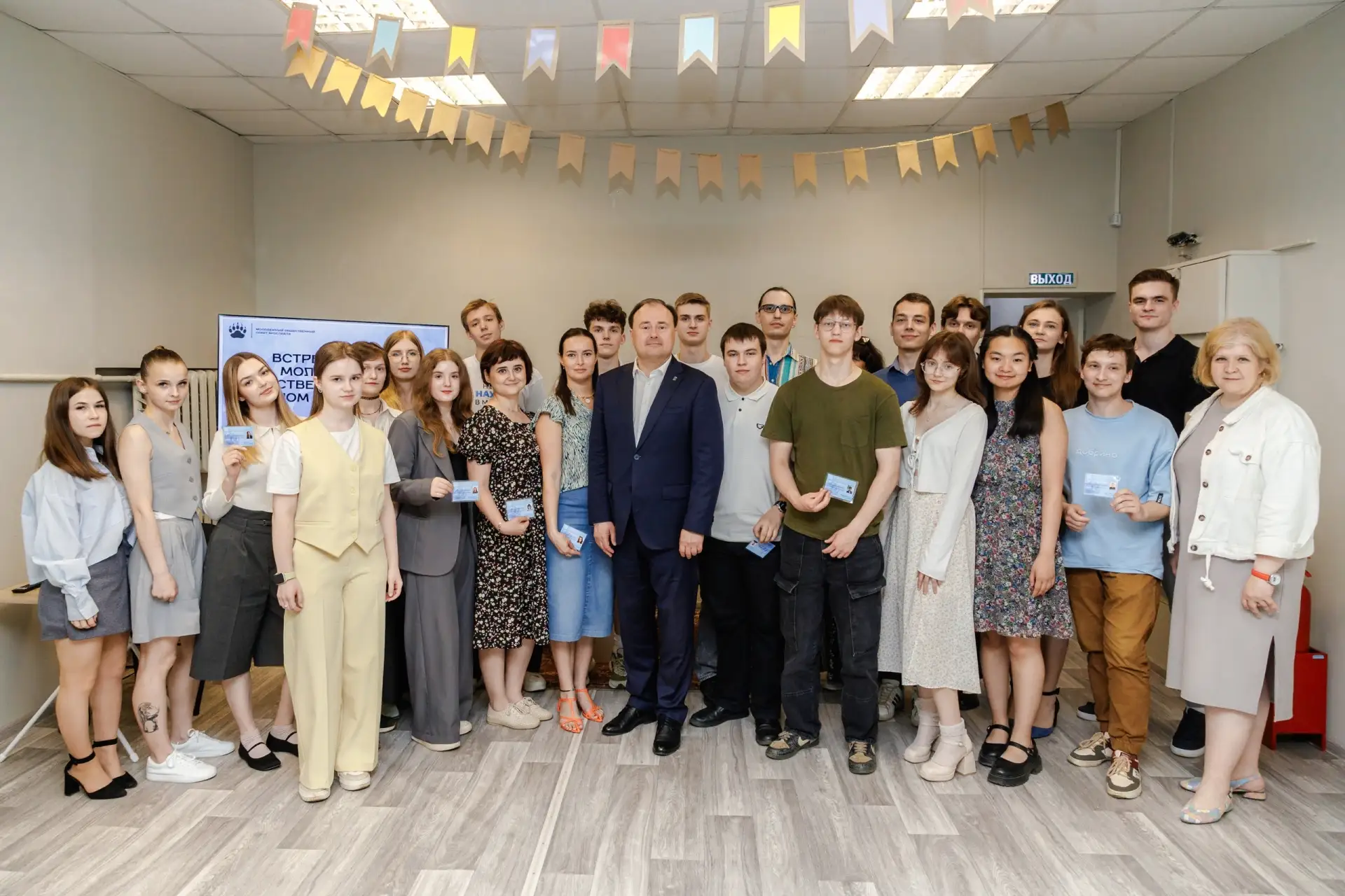 Студенты факультета социально-политических наук ЯрГУ, входящие в состав Молодежного общественного со