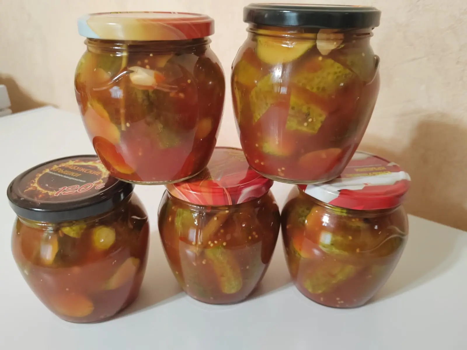 Огурцы с кетчупом чили