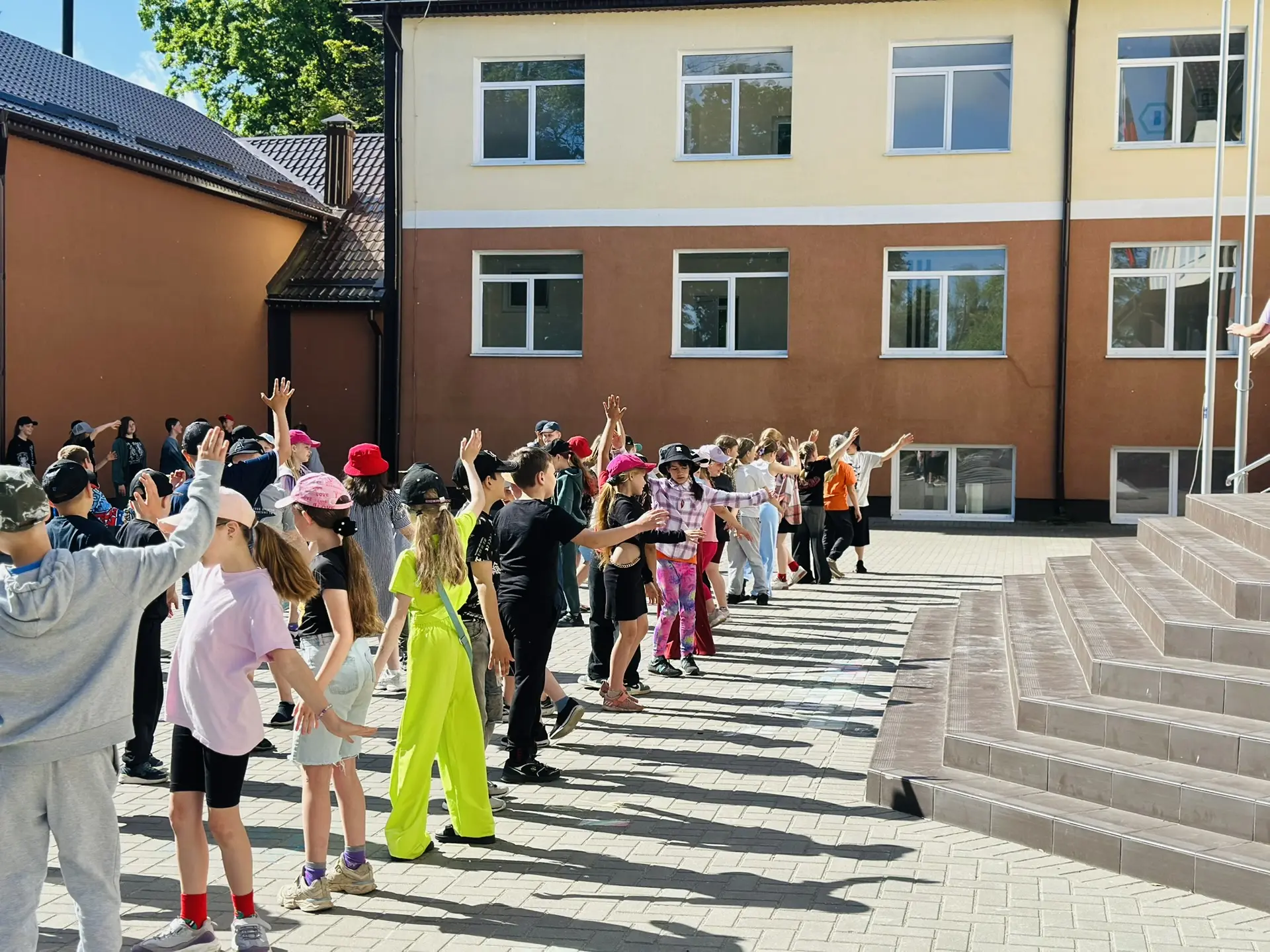 Говорим на разных языках: в лагере прошёл день дружбы народов! 🇷🇺🗣️
