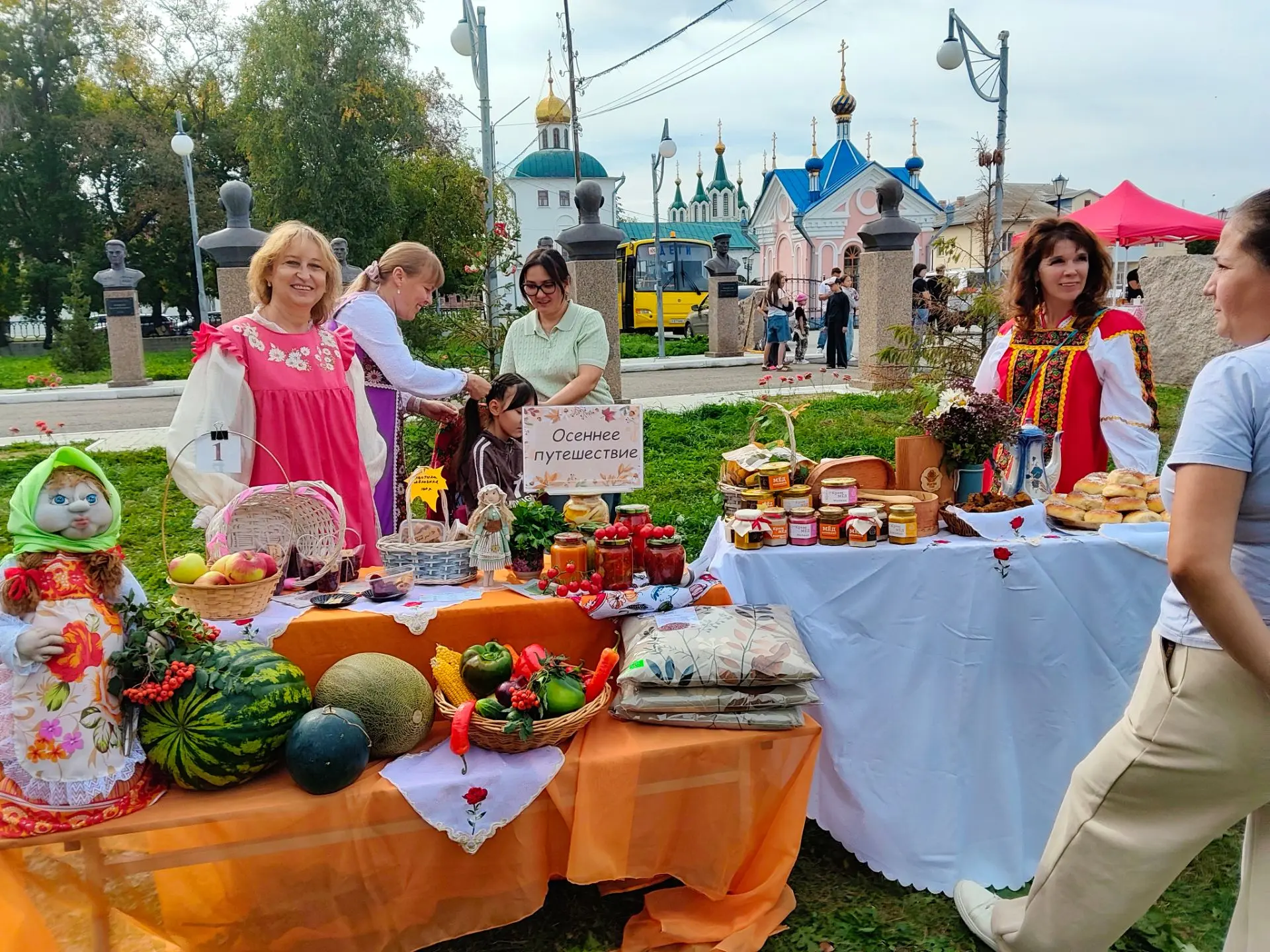 В городском парке проходит голосование за «Осенний погребок»!