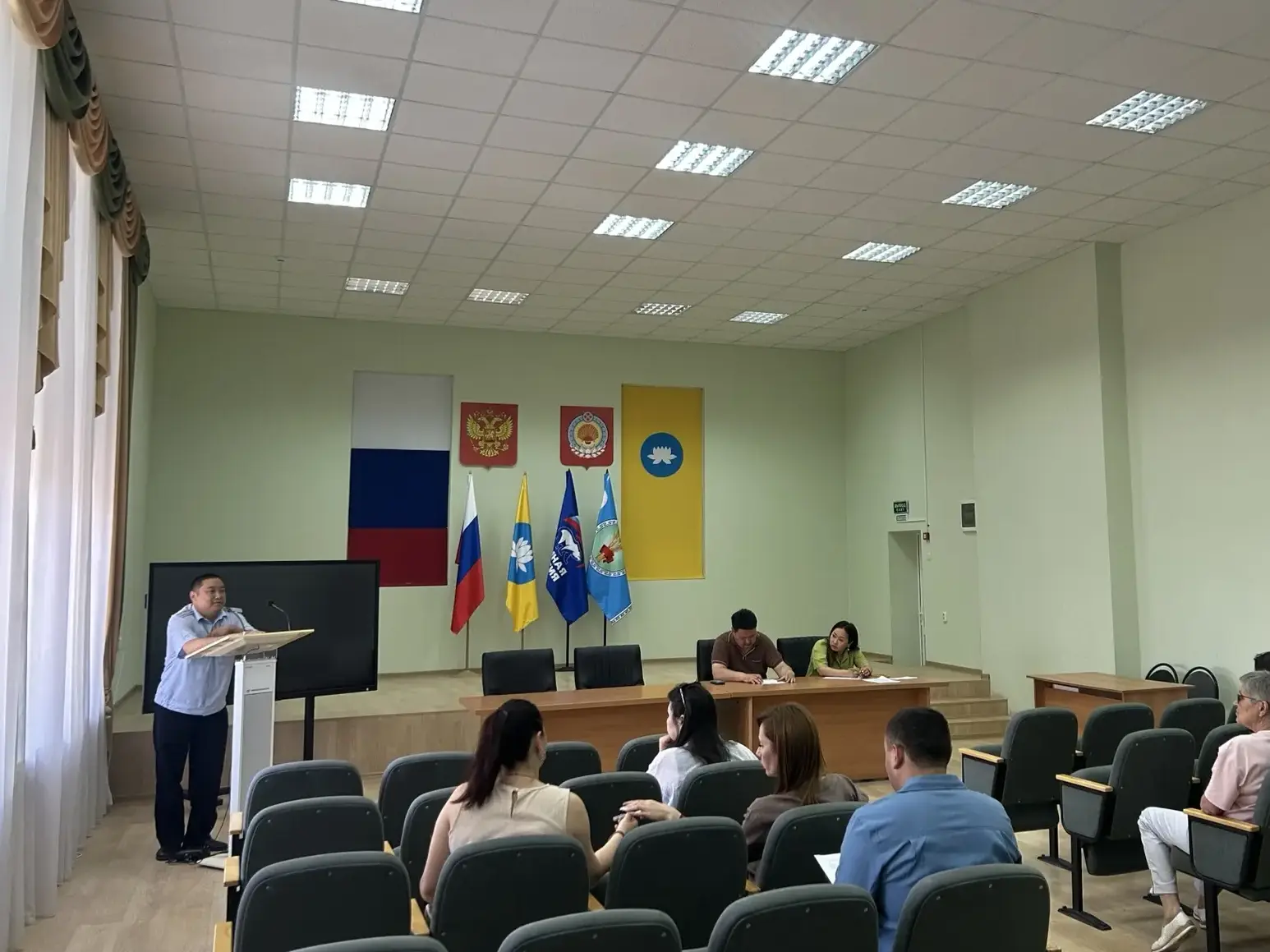 В администрации Яшалтинского района состоялось очередное заседание Комиссии по делам несовершеннолет