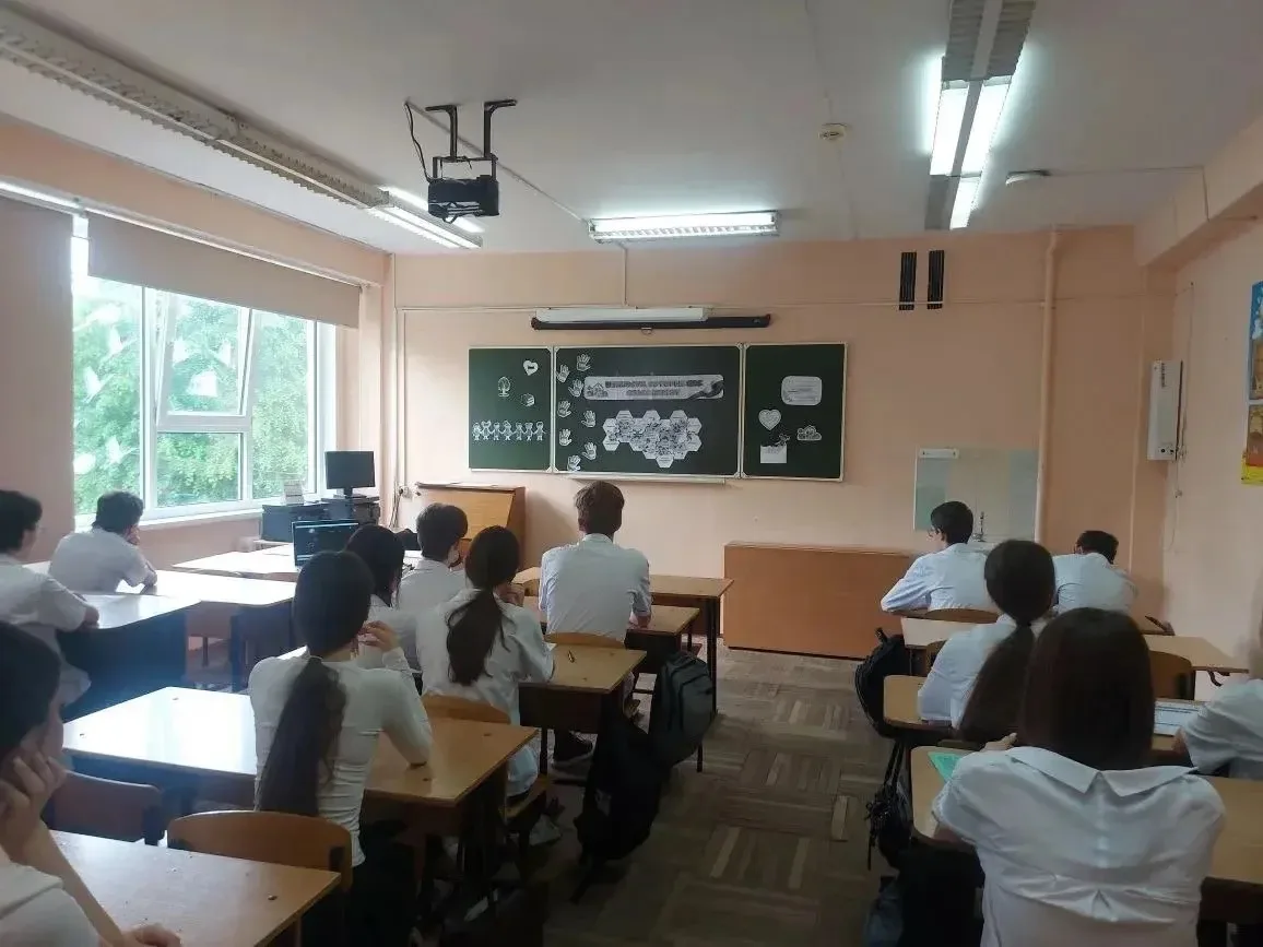 📚Сегодня в нашей школе прошли «Разговоры о важном» на тему «Ценности, которые нас объединяют».   📸Пр