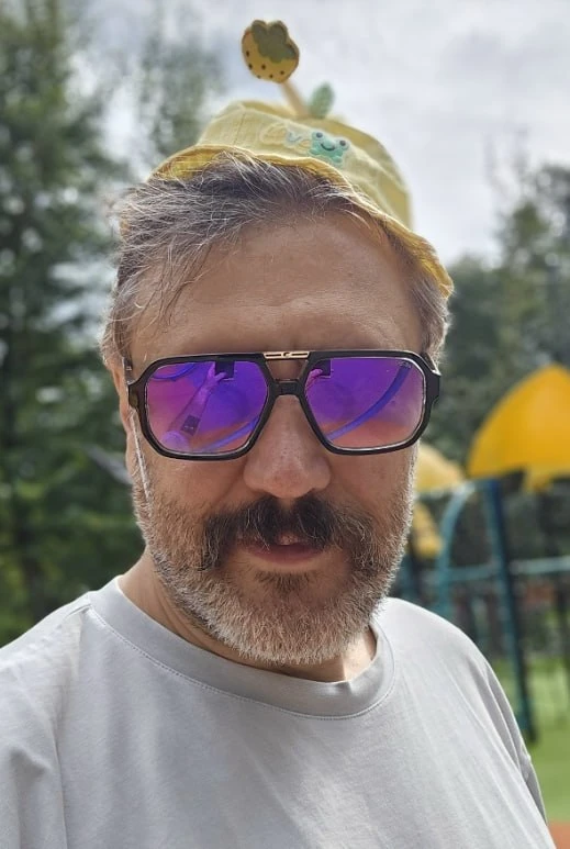 У Александра Бона новый образ 🐸