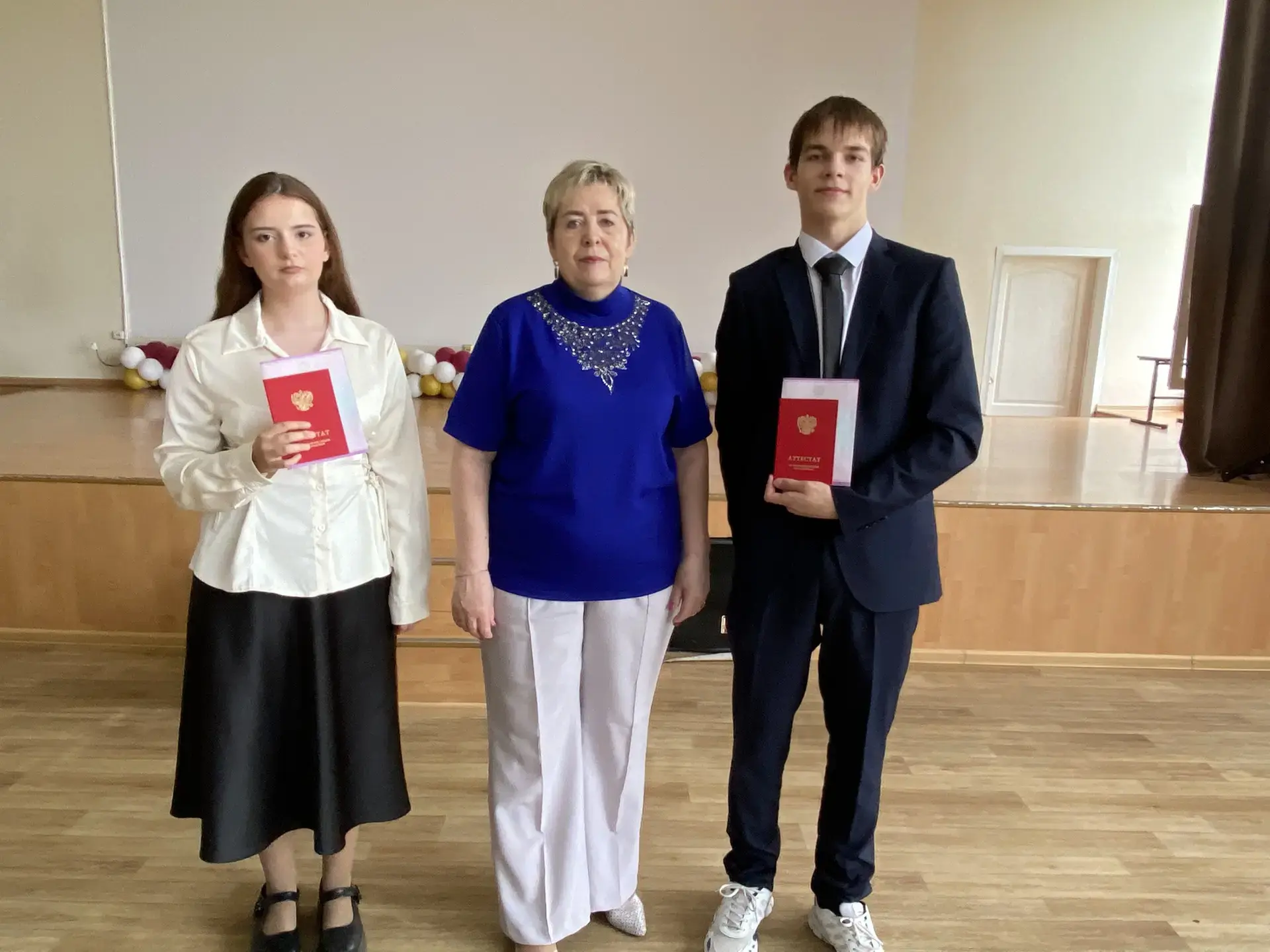 🎓 В добрый путь, выпускники 9-х классов!

30 июня в нашей школе прошла торжественная линейка, посвя