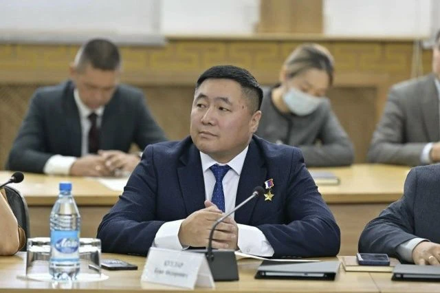 Герой России Буян Куулар вступил в должность министра по делам молодежи Тувы