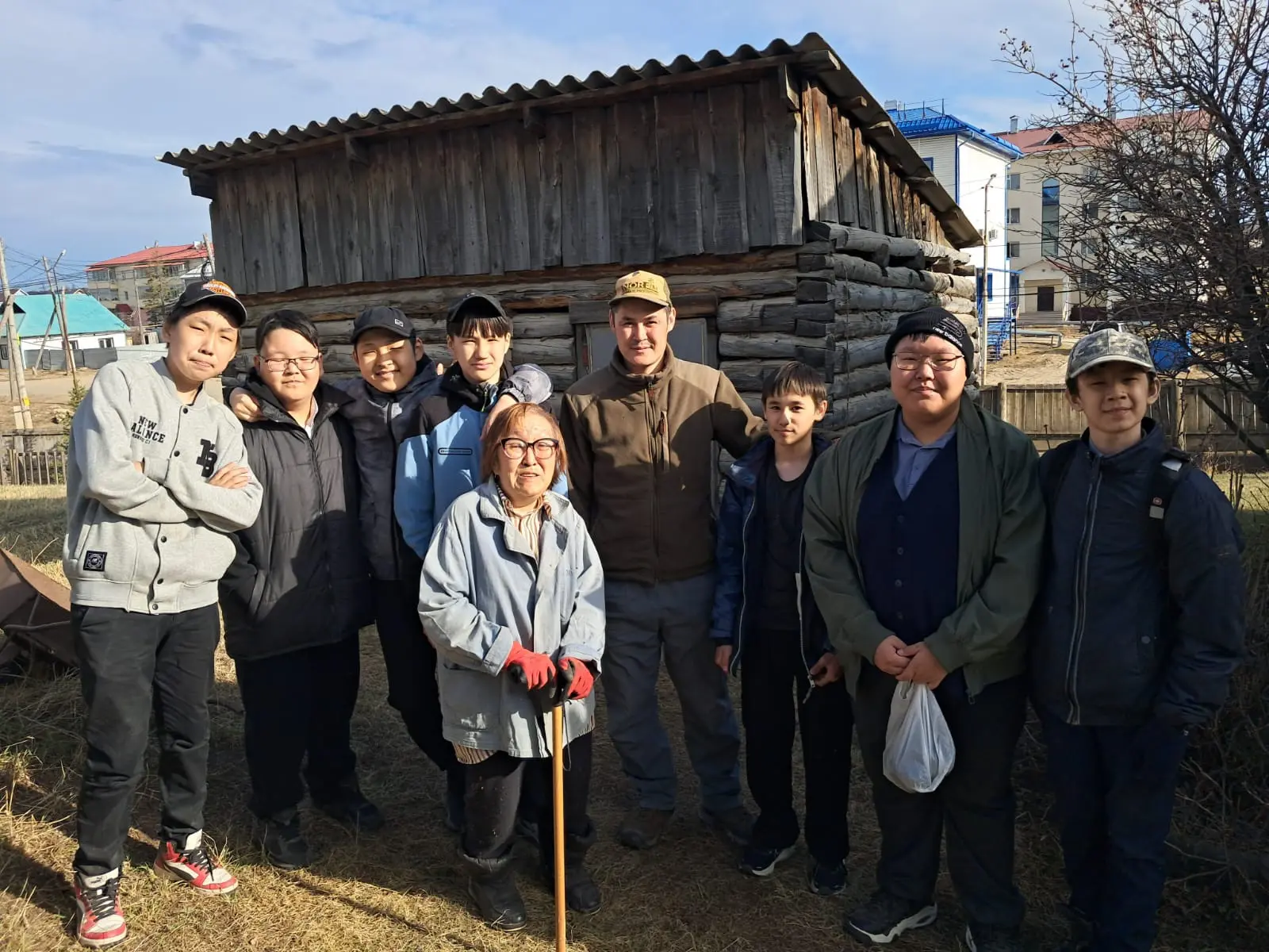Бүгүн, ыам ыйын 20 күнүгэр, 7а кылаас уолаттара оскуолабыт ветеран учууталыгар Перевалова Антонина П