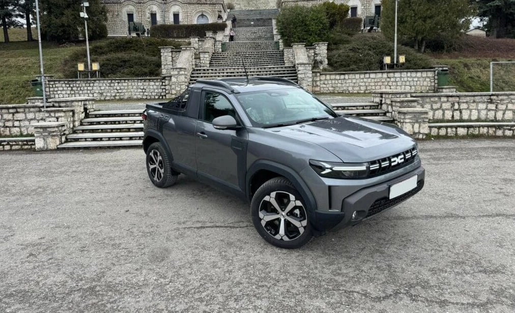 Новый Duster превратили в гибридный пикап   В Европе стартовали продажи необычного пикапа на базе Da