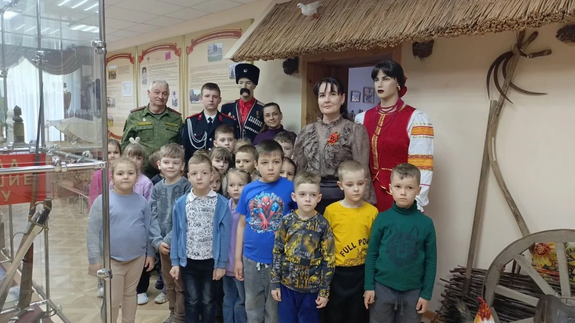 ДОШКОЛЬНИКИ В ГОСТЯХ У КАДЕТОВ  В рамках патриотического месячника  «Марш Победы» и  преддверии праз