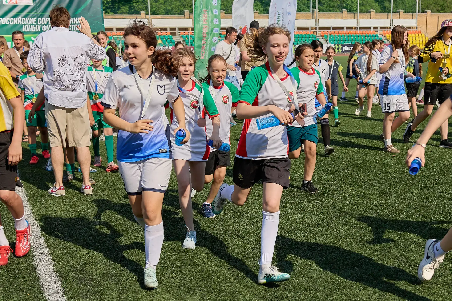 Наши ребята - звезды футбола ⚽️🏆  Завершился городской этап соревнований «Кожаный мяч» среди школьны