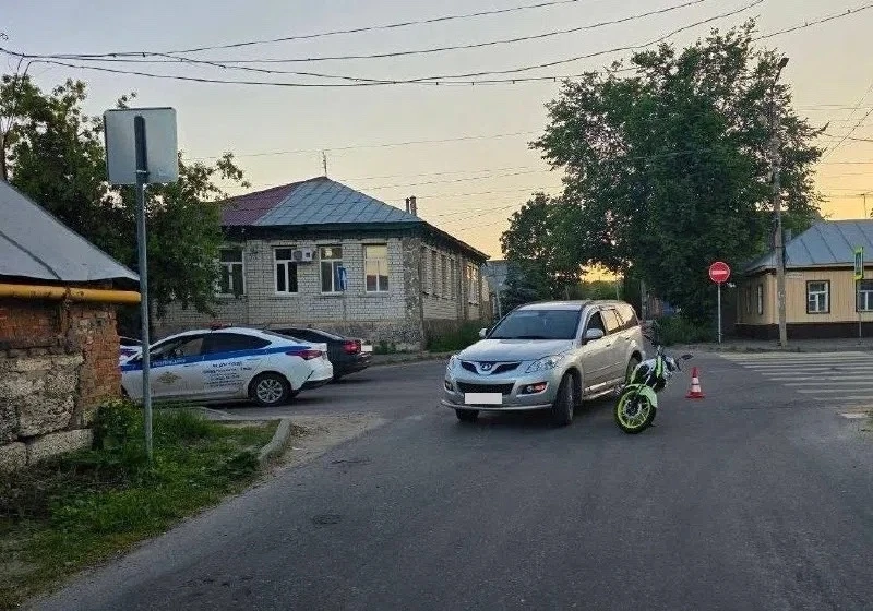 В Ельце произошло ДТП с участием 16-летнего мотоциклиста. Авария случилась на одной из городских ули