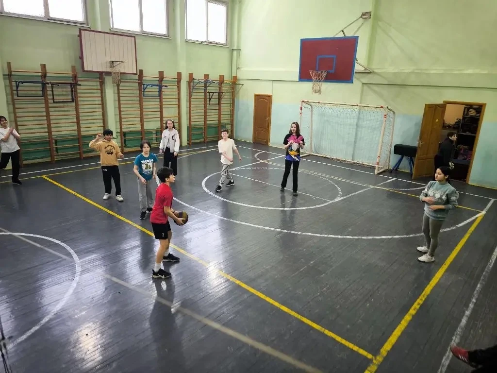 📣 Пионеро-Волейбольный Турнир! 🏐😊  20 февраля в нашей школе прошел Пионеро-Волейбольный турнир, посв