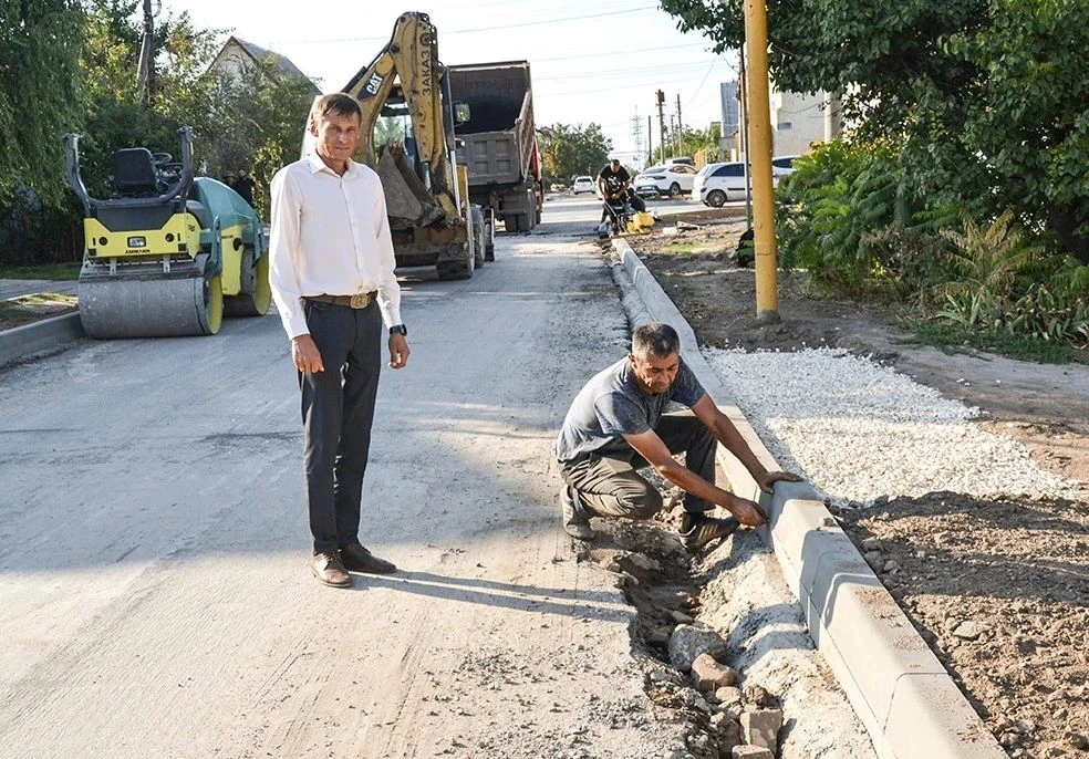 В рабочем посёлке Средняя Ахтуба продолжается масштабное обновление городской инфрастру...