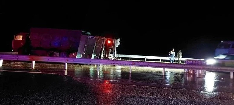 ДТП с грузовиками затормозило движение на саратовской трассе