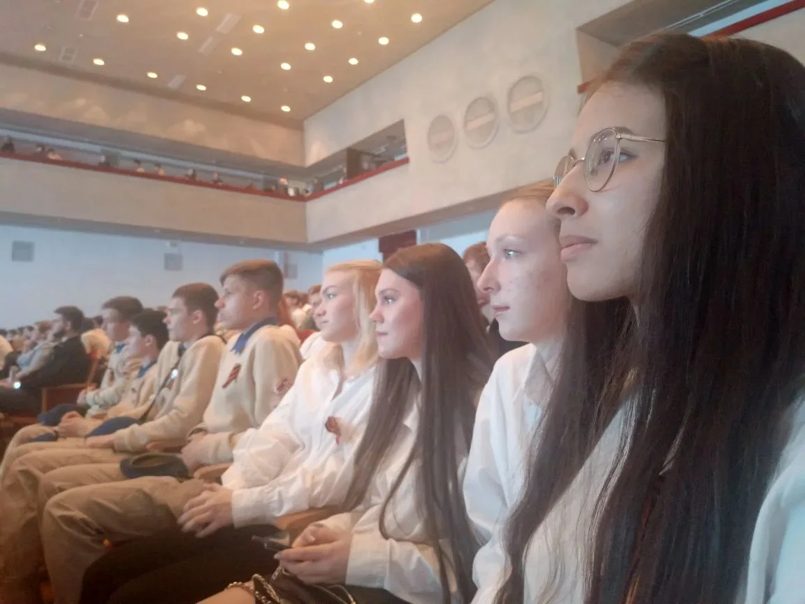 🇷🇺6 мая 2026г. обучающиеся нашей школы приняли участие в городском юнармейском слёте Всероссийского 
