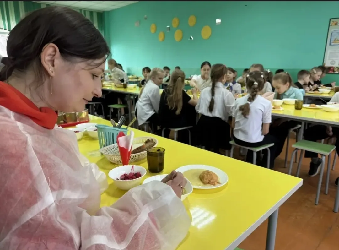 🥗 Родительский контроль за питанием🥦  В  школе продолжается важная инициатива — родительский контрол