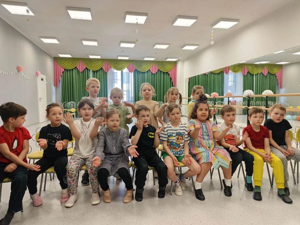 Пасха светлая пришла. Радость всем превознесла Прямо со святых небес: Радуйтесь! Христос воскрес!☀️ 