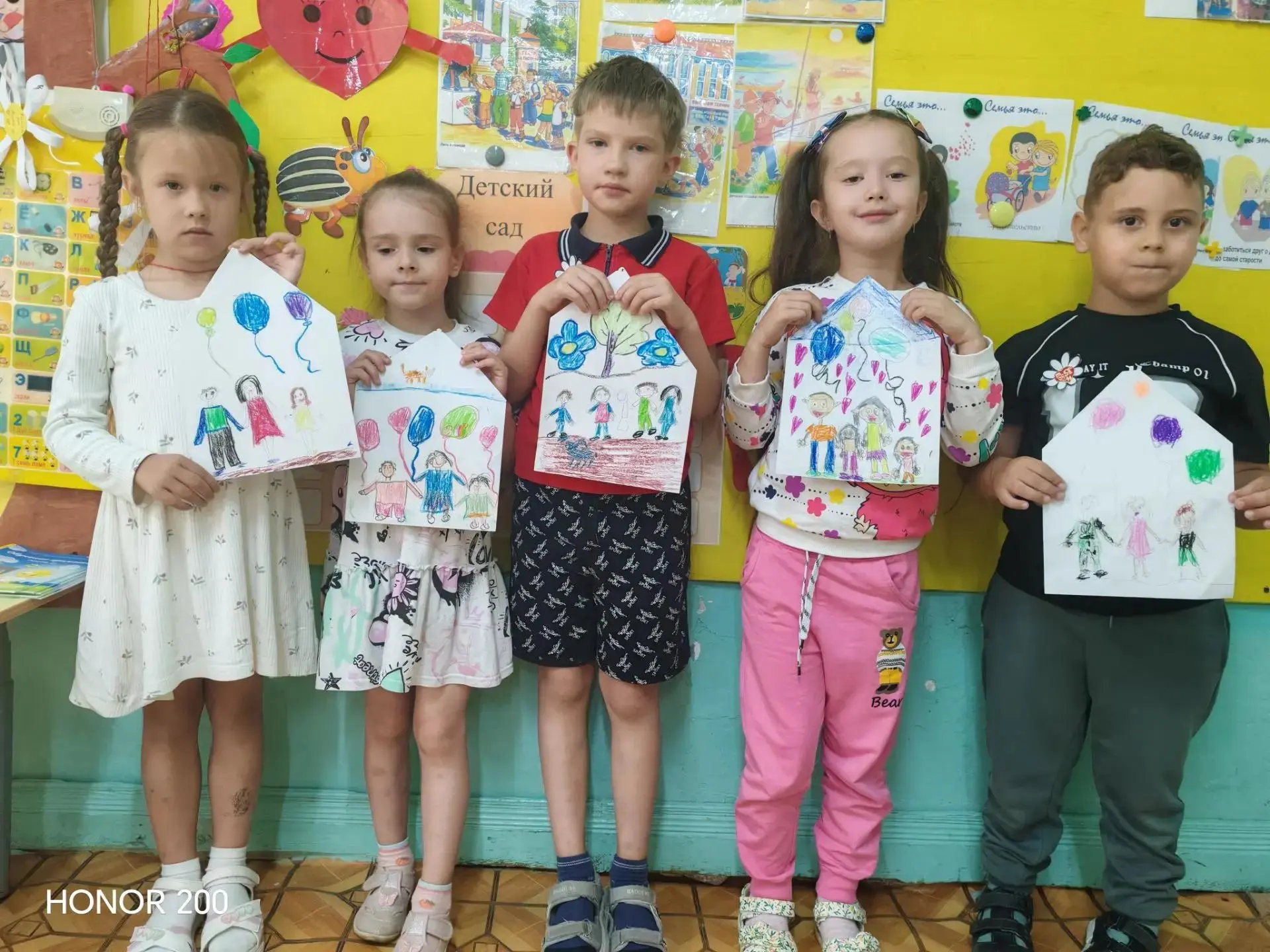 Поздравляем с Днем любви, семьи и верности! Счастья всем вашим семьям, добра и процветания.
В детско
