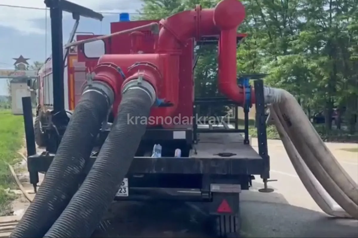 💧 Около 12 тыс. кубометров воды откачали с подтопленных участков в Новокубанском районе и Армавире. 