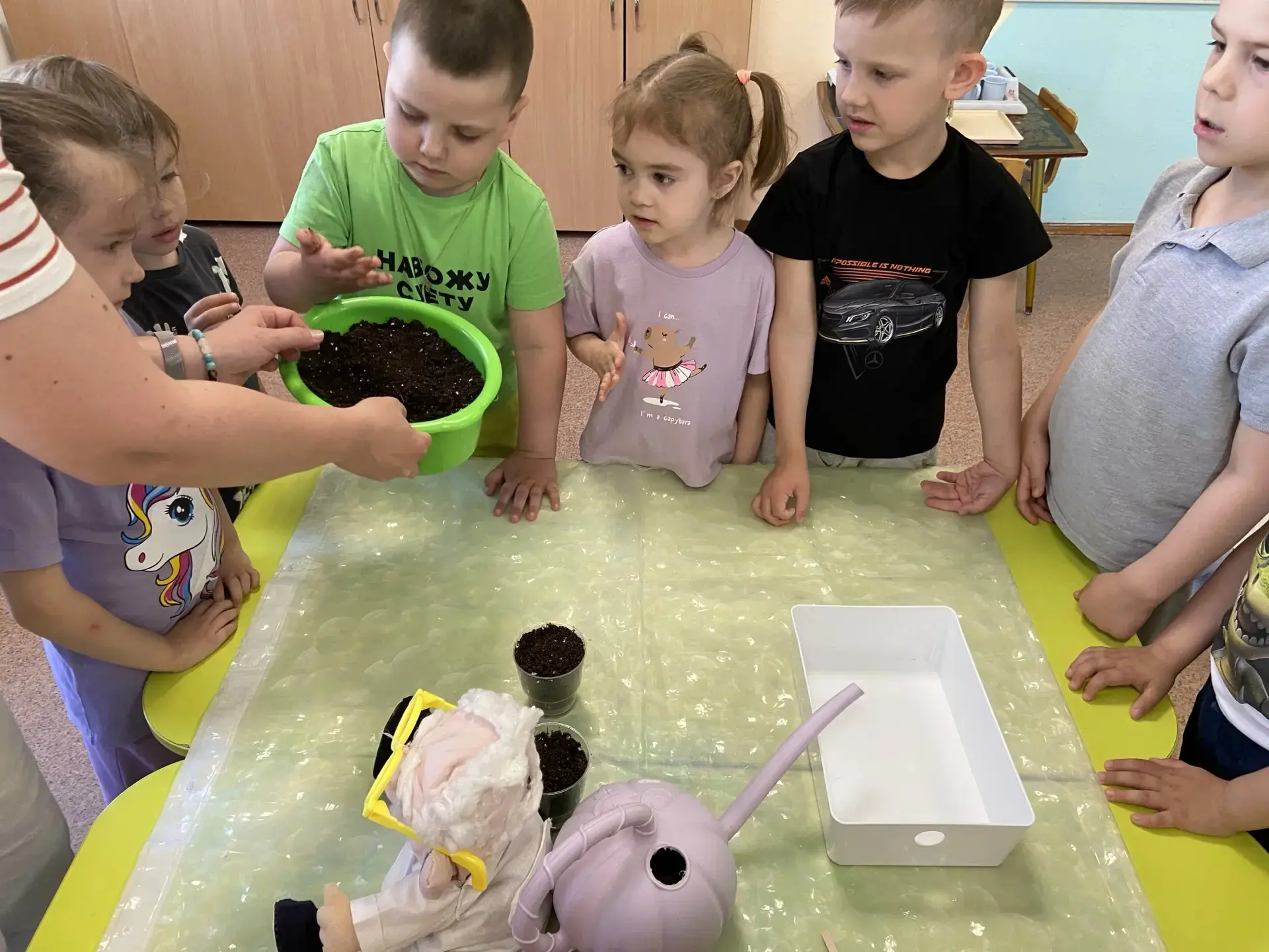В средней группе в ходе подготовки к акции, приуроченной ко Дню экологического образова...