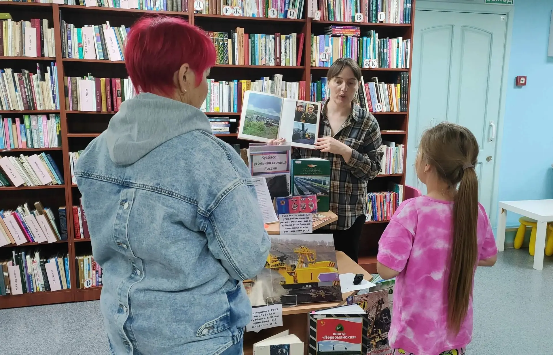 📚 Книжная выставка «Кузбасс — угольная столица Кузбасса»: погружаемся в историю шахтёр...