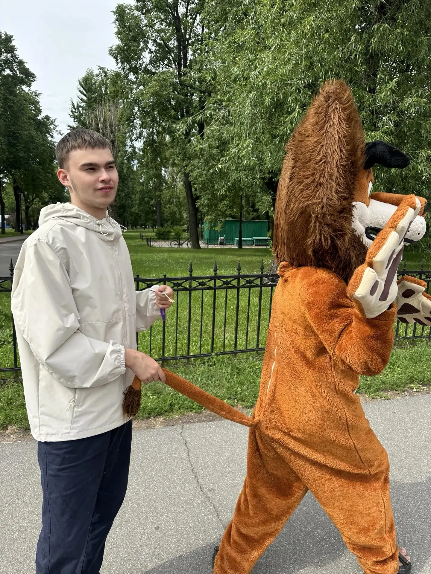 Прогулки наших ребят: в парках, в лесу и — ох, какие находки! 🌳🦁🌊

Наши прогулки — это не просто 