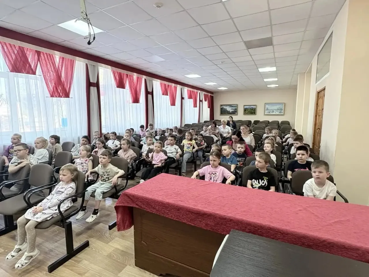 🎭 Сегодня наш лицей принимал гостей: воспитанников ДОУ №6 «Дюймовочка», ДОУ №12 «Буратино» и наших п
