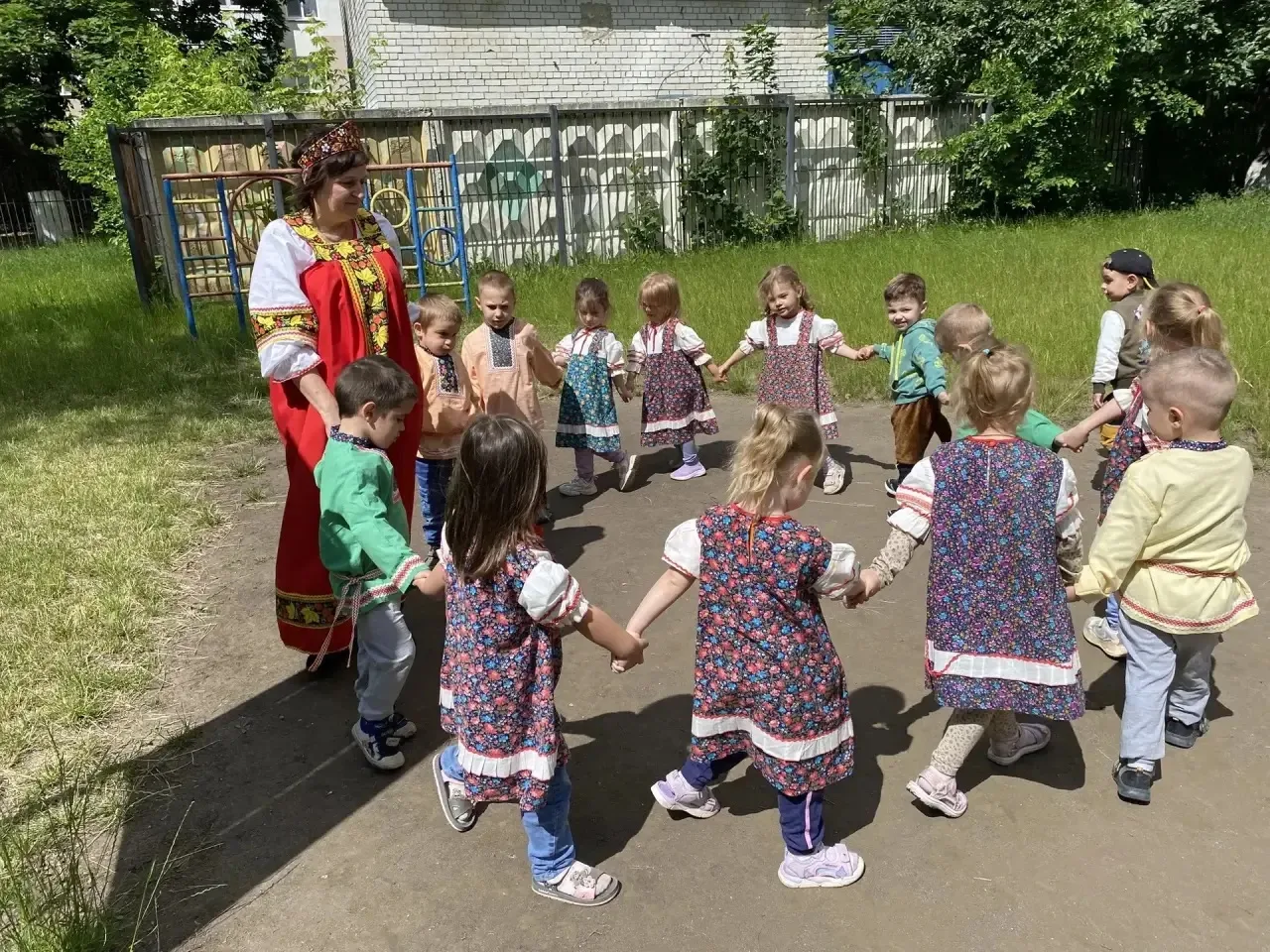 В нашем детском саду с большим успехом прошёл фестиваль подвижных народных игр «Задорин...
