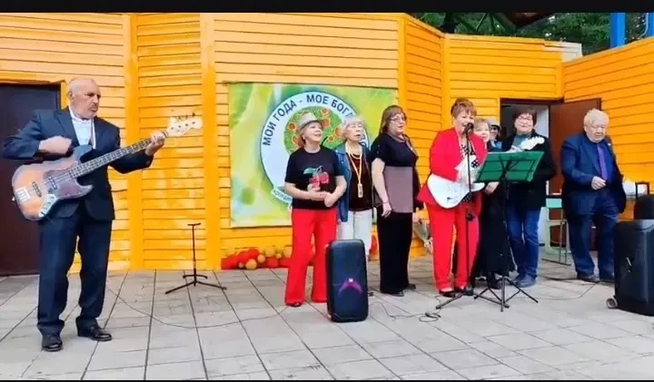 В городском парке торжественно открыли танцевальный сезон!