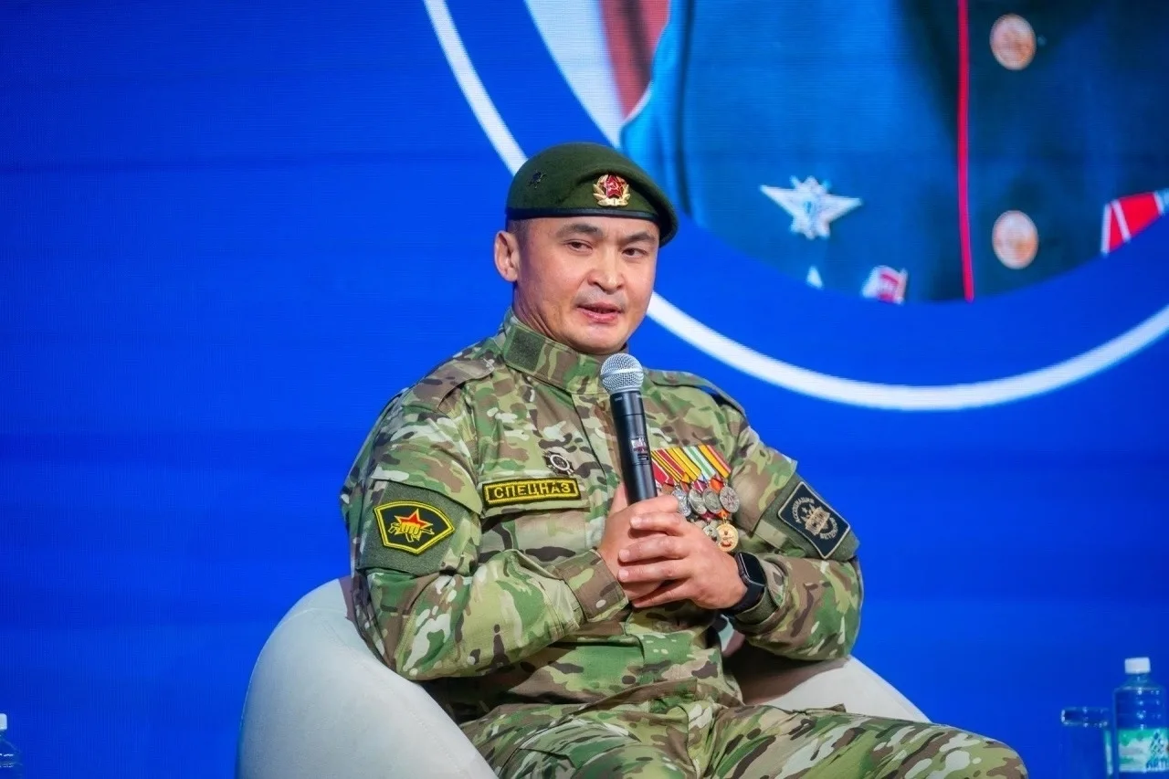 🇷🇺 Перед началом забега «5 вёрст» в Ханты-Мансийске разминку проведёт ветеран СВО Руслан Вахитов.
