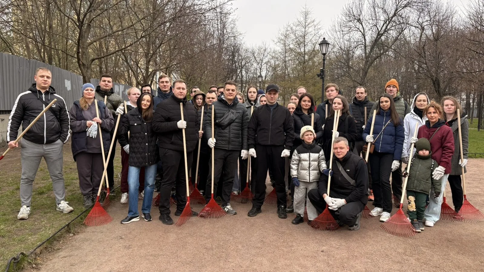 Коллективы всех районных и специализированных прокуратур привели в порядок участки, прилегающие к их