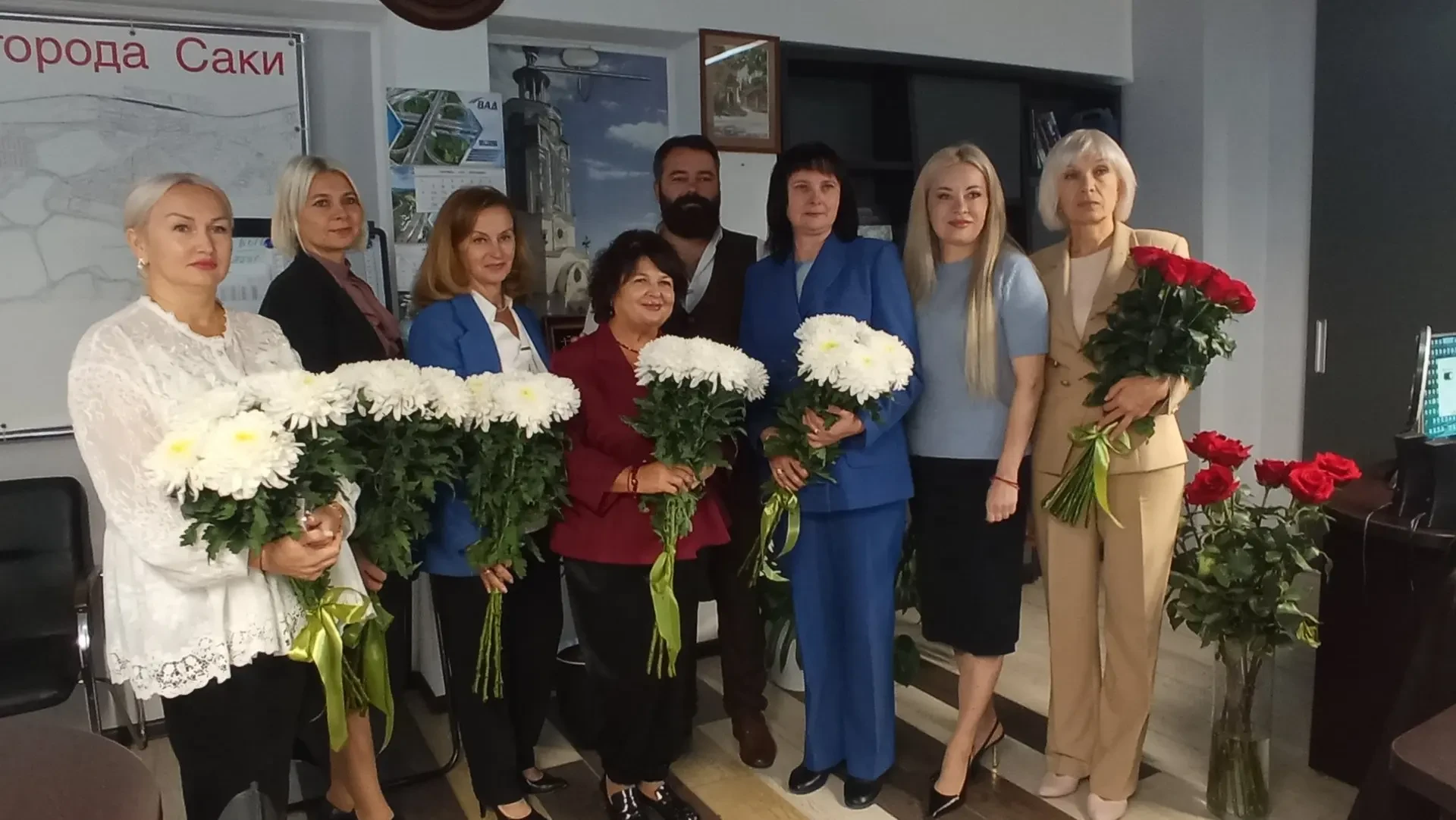 Глава администрации Сак Юлия Предыбайло поздравила руководителей городских школ с насту...