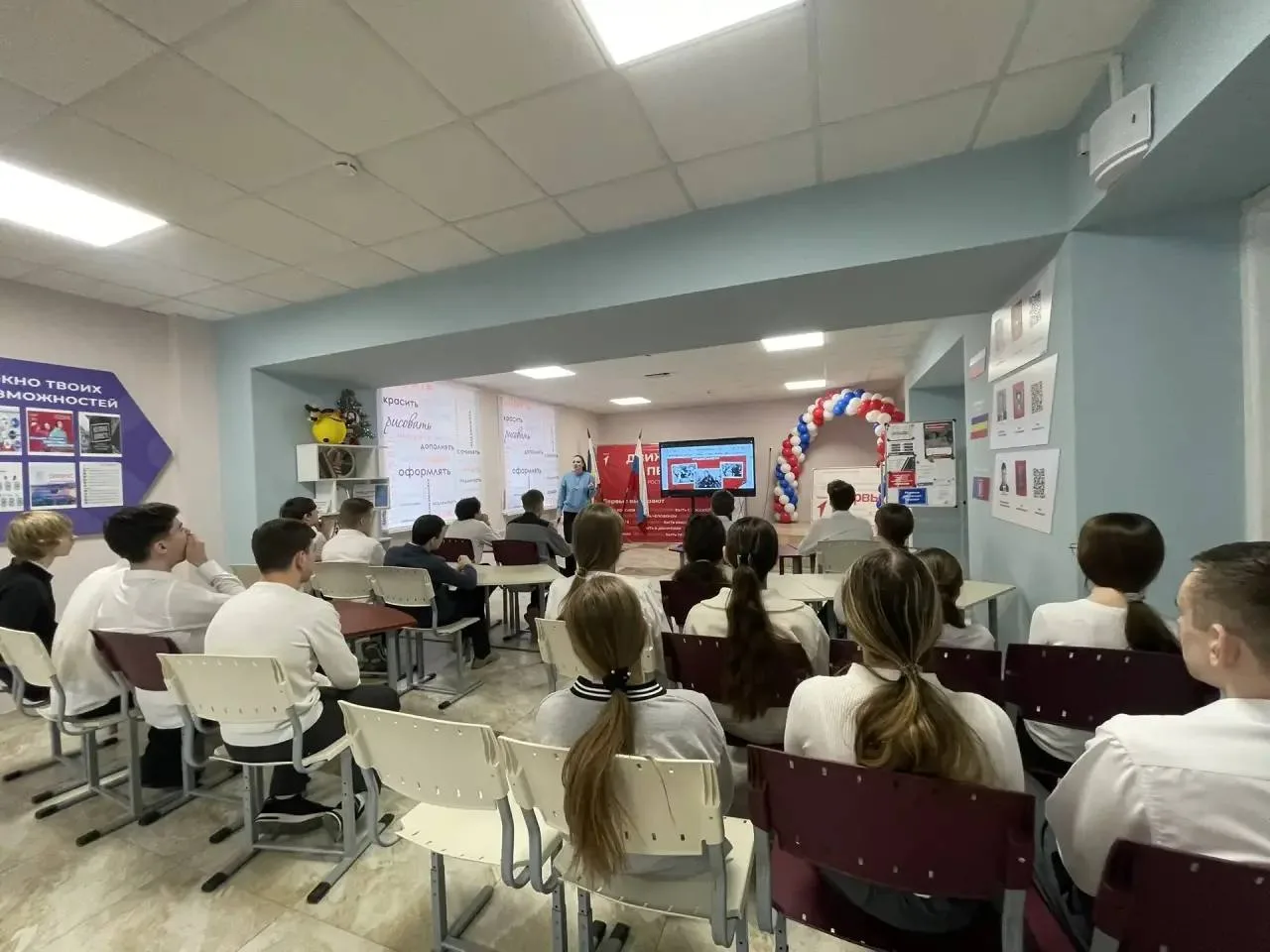 🌸 В преддверии Международного женского дня в МАОУ «Школа №10» состоялось значительное событие — маст