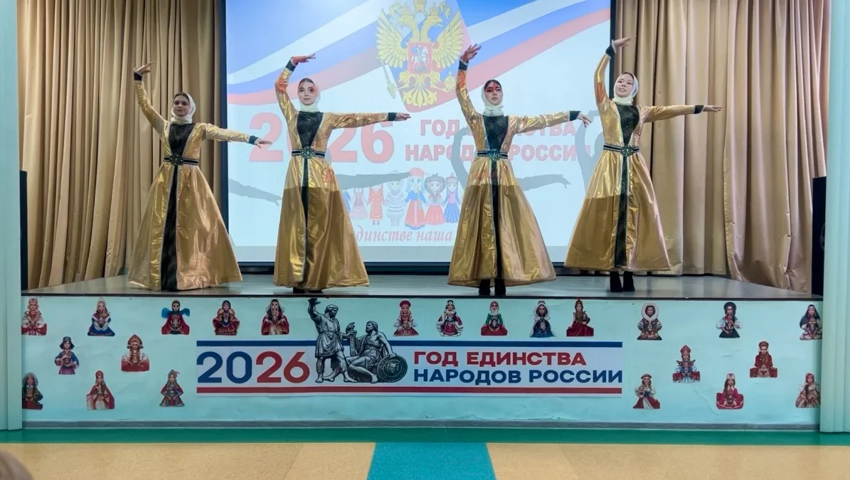 🇷🇺Сегодня в МБОУ СОШ №5 прошло торжественное открытие Года единства народов России!🇷🇺  🔹Россия – вел