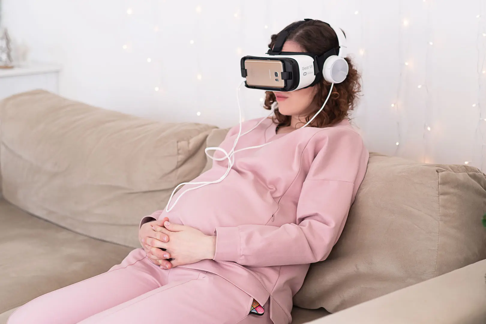 Россиянки стали рожать в VR-очках. Некоторые роддома закупают гаджеты для рожениц, которым нельзя ст