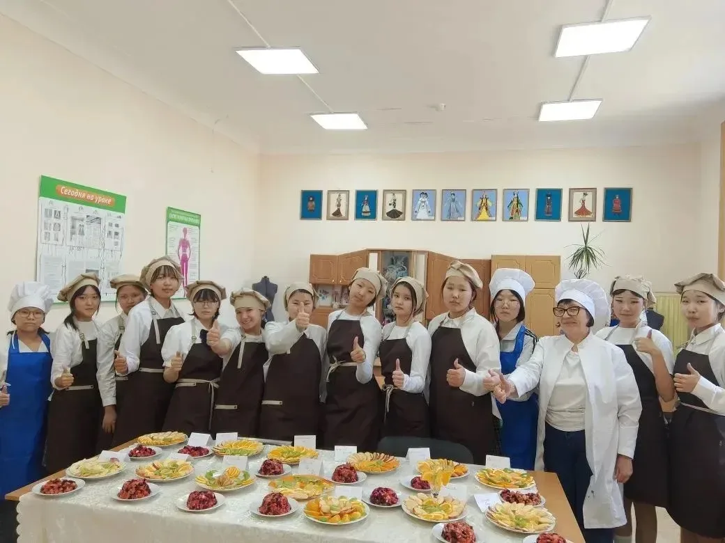 В нашей школе успешно завершился практический экзамен по специальности «Повар». Девочки...