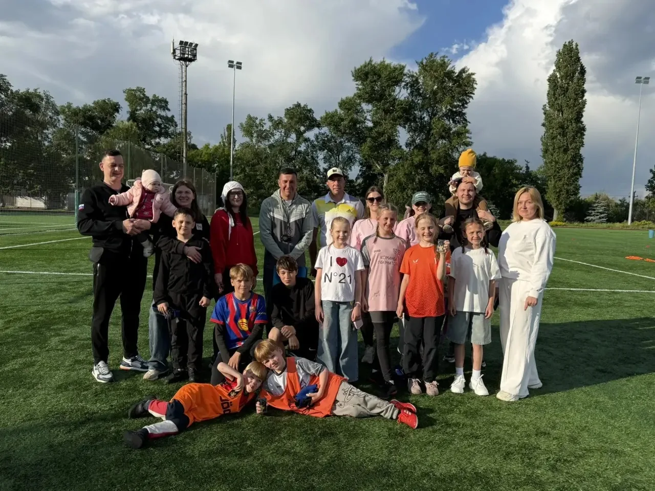 ⚽ Семья + спорт = формула отличного настроения!