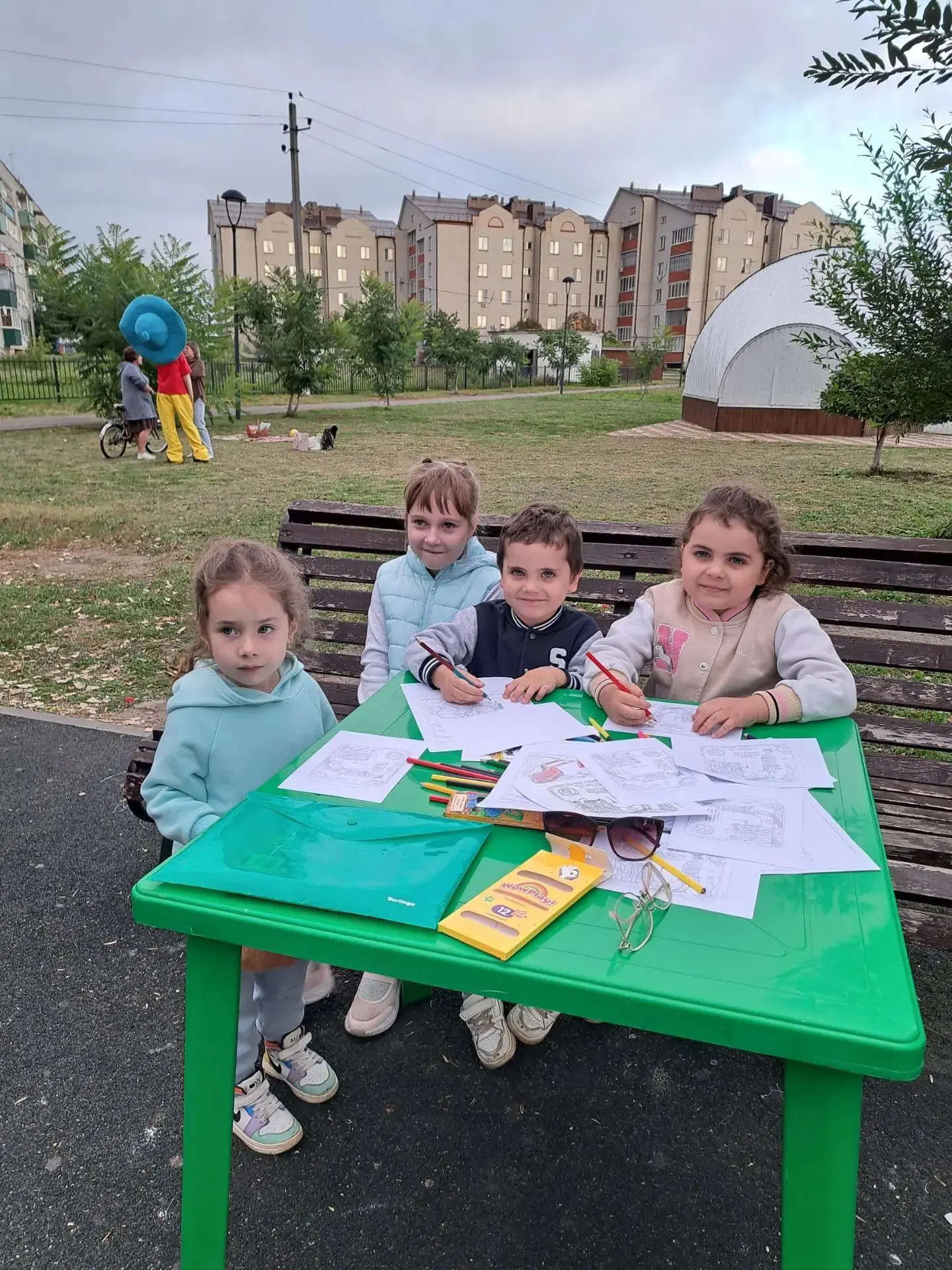 Солнечные лучи мягко ложились на дорожки парка Заречье, завершая сезон культурных событ...