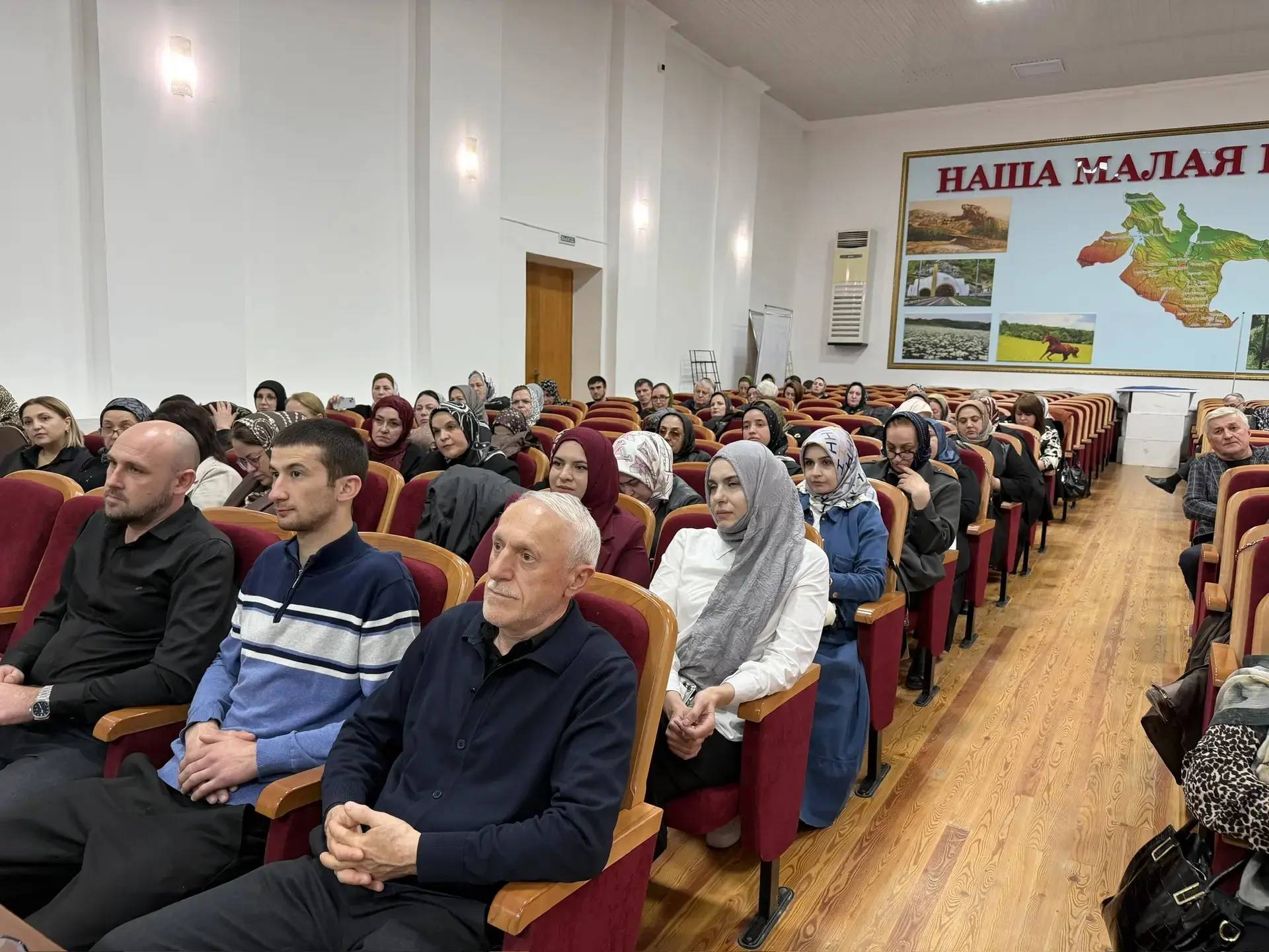 Вчера  в актовом зале Администрации Буйнакского района прошел семинар-совещание Управления образован